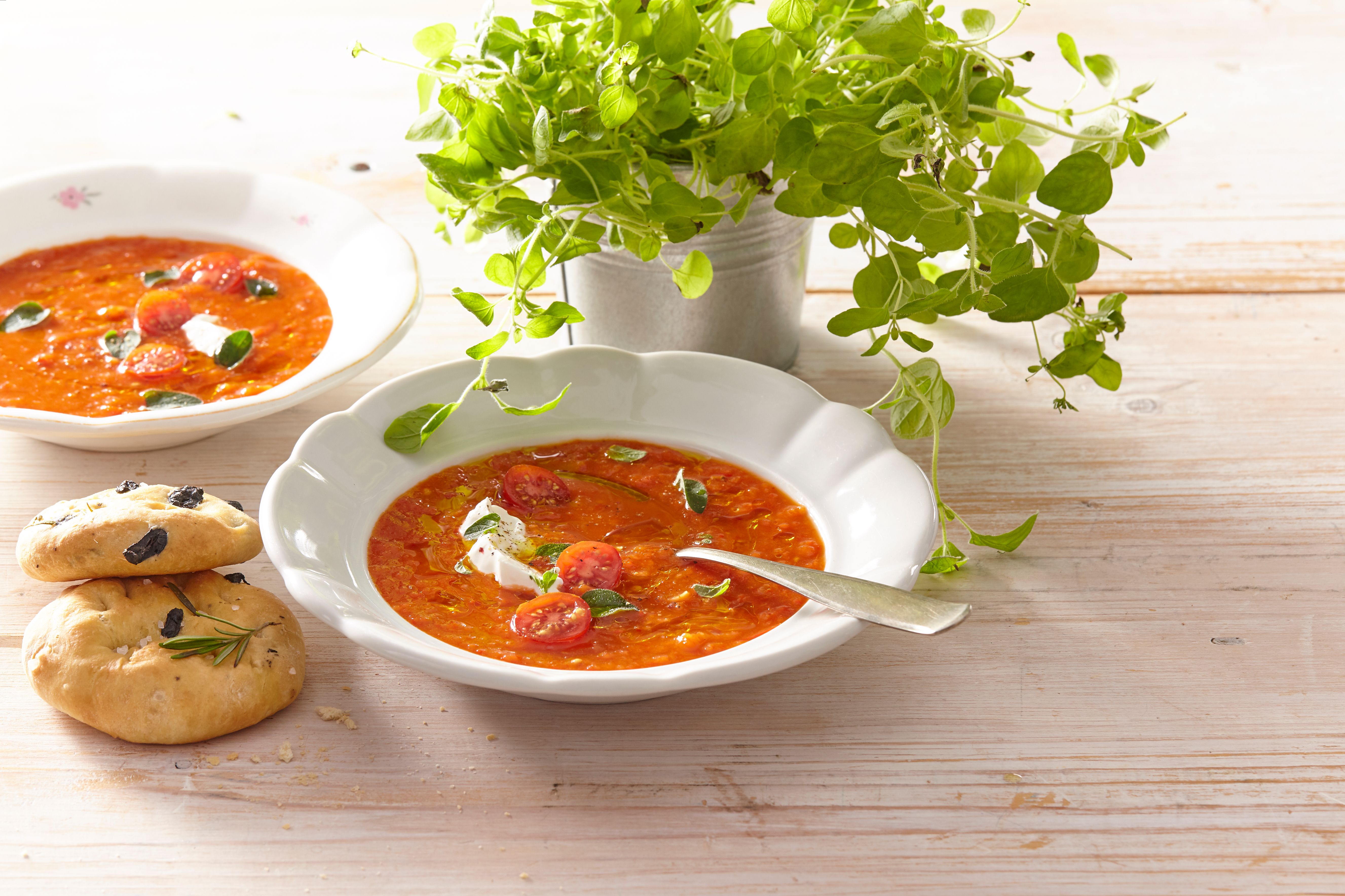 paradajkove-gazpacho-a-focaccia.jpg